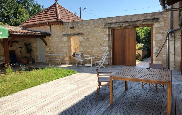 Maison de village   MAUVEZIN  235 m2 472 500 € 